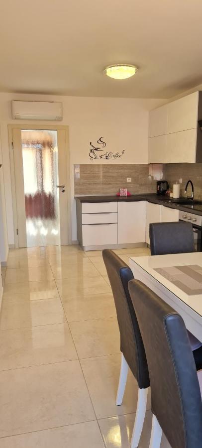 Apartman Tessa Vela Luka Εξωτερικό φωτογραφία